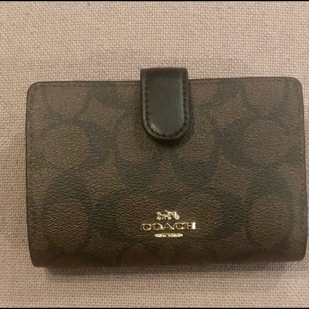 Coach NWT Medium Wallet